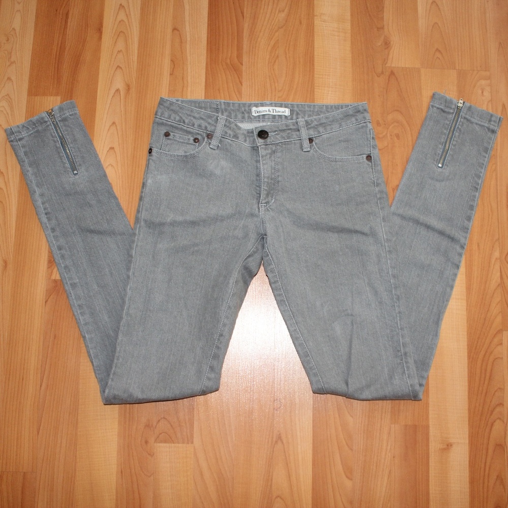Denim&Thread Gray skinny jeans sz 26 Zipper Detail